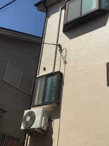 埼玉県川口市でエアコン取り付け工事（室外機壁面取り付け）もエアコンサルにお任せ下さい。