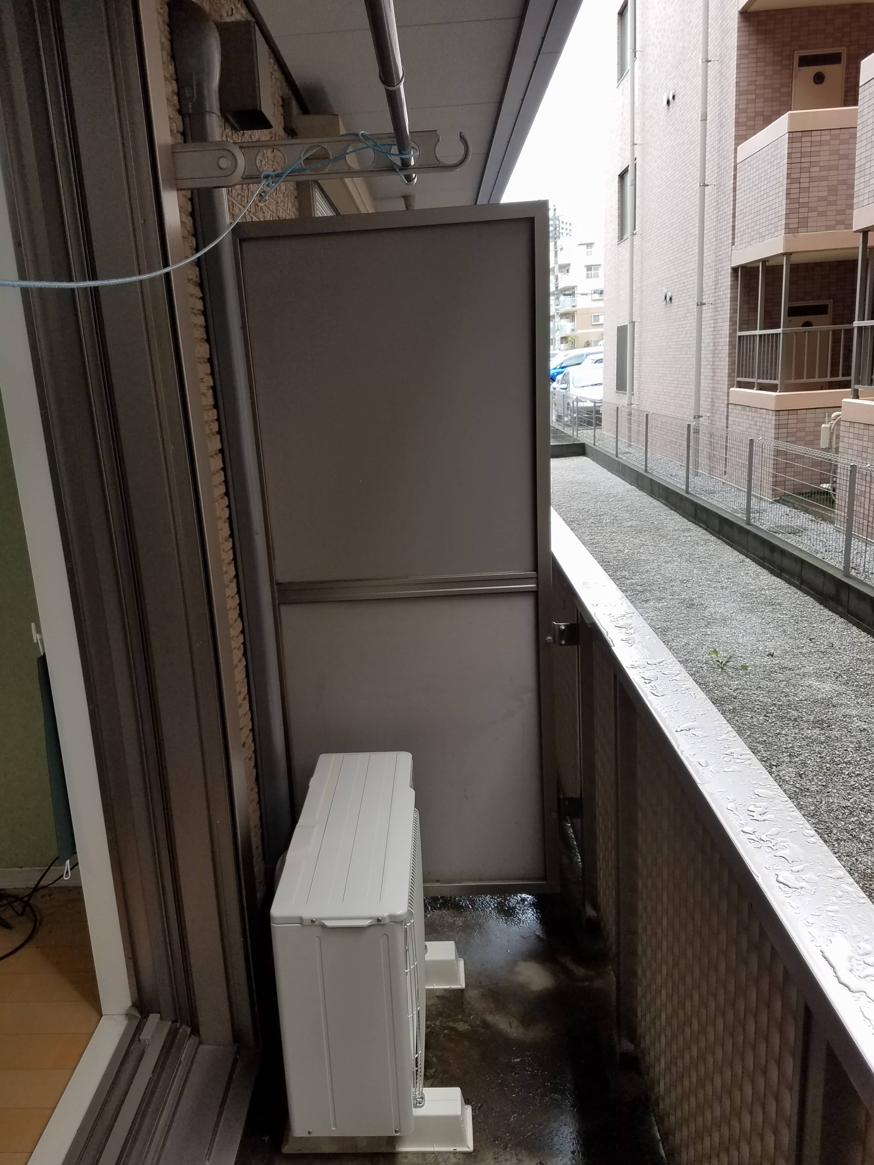 埼玉県草加市　エアコン入れ替え工事　室外機