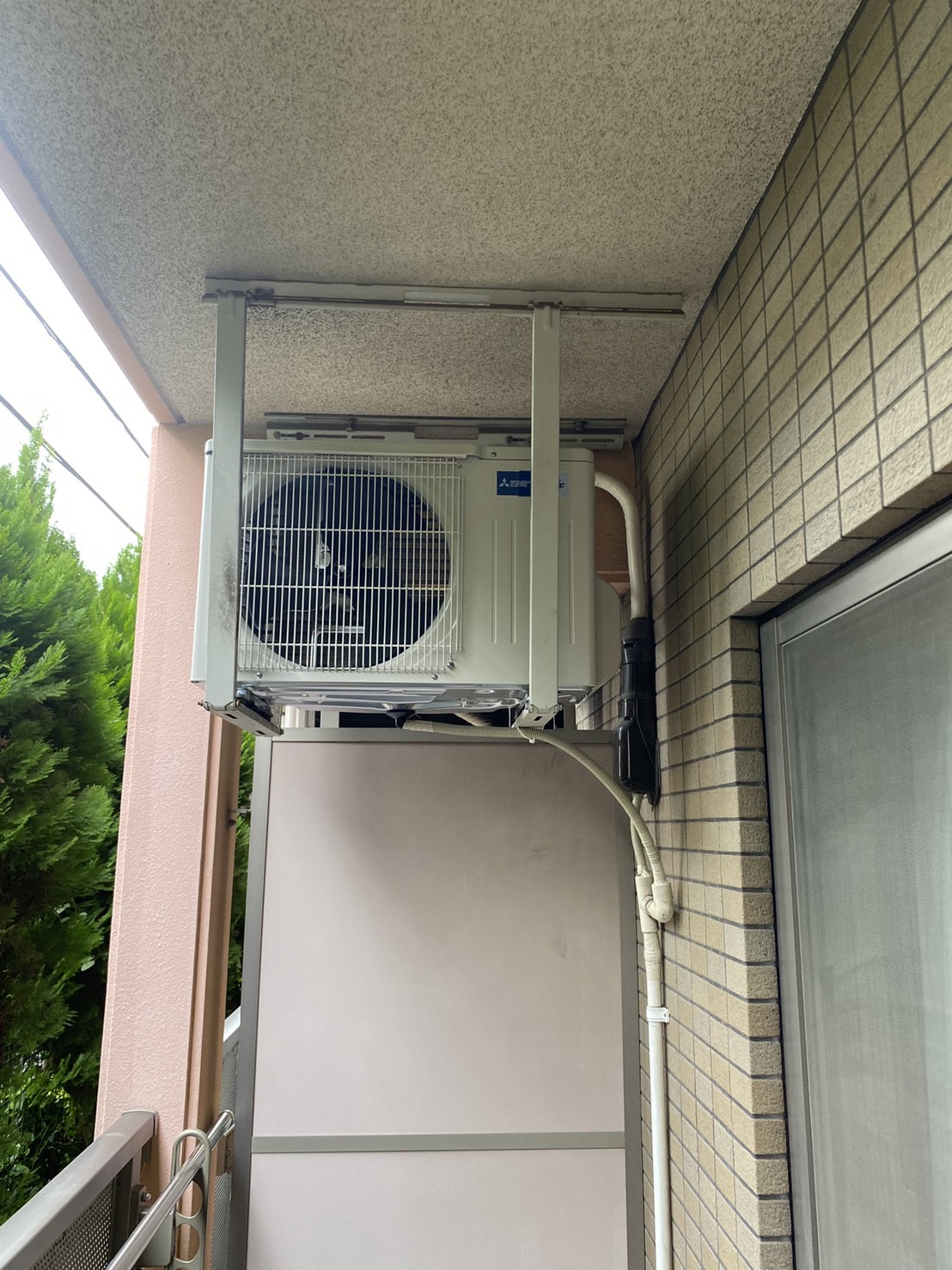 さいたま市南区エアコン入れ替え工事。室外機天吊り金具再利用。 | 施工実績｜エアコン取り付け・取り外しのことならエアコンサル