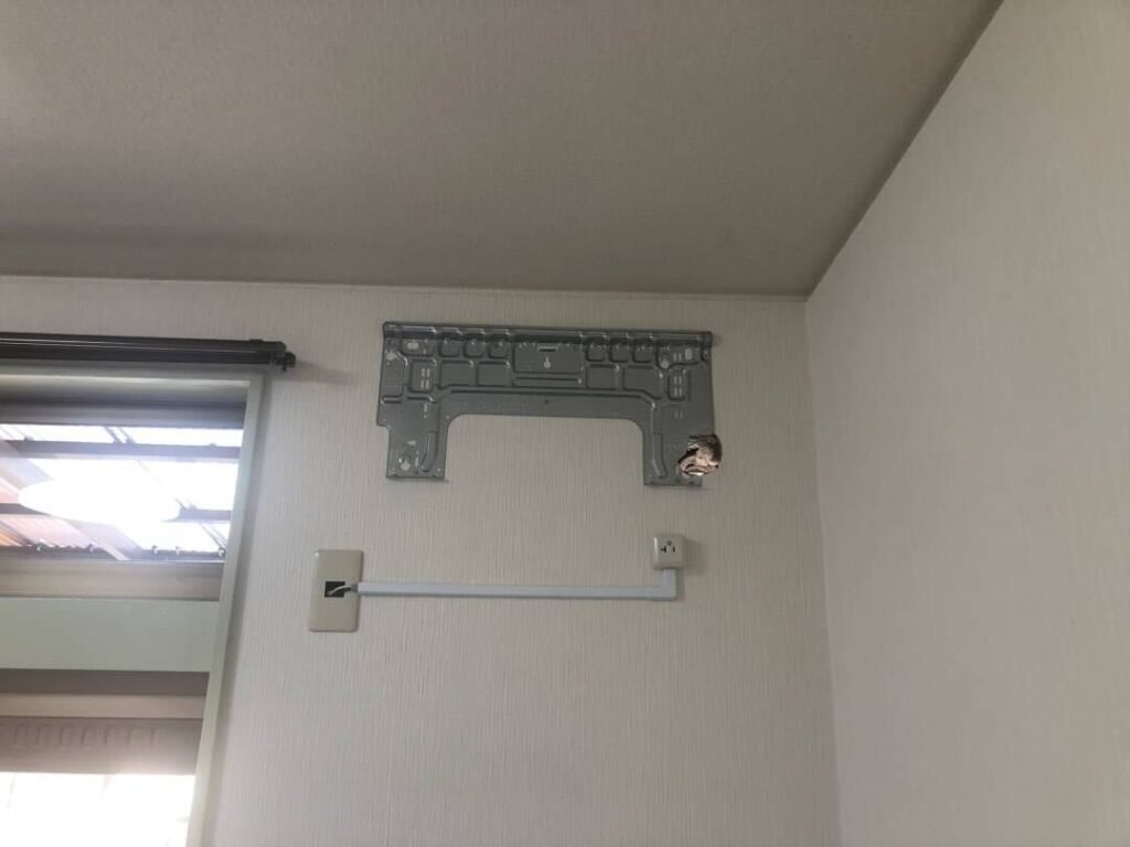 奈良県奈良市エアコン取り付け工事‗背板