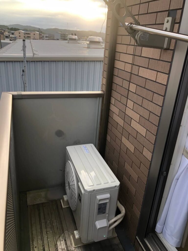 三重県伊賀市エアコン取り付け工事‗室外機